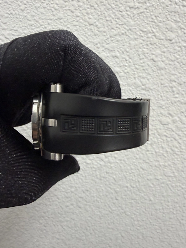 Roger Dubuis Easy Diver Silver Dial on Rubber Ref. RDDBSE0256 view 4