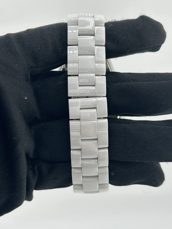 Chanel J12 Chronograph White Dial on Ceramic And Steel Bracelet Ref. H2009 view 4