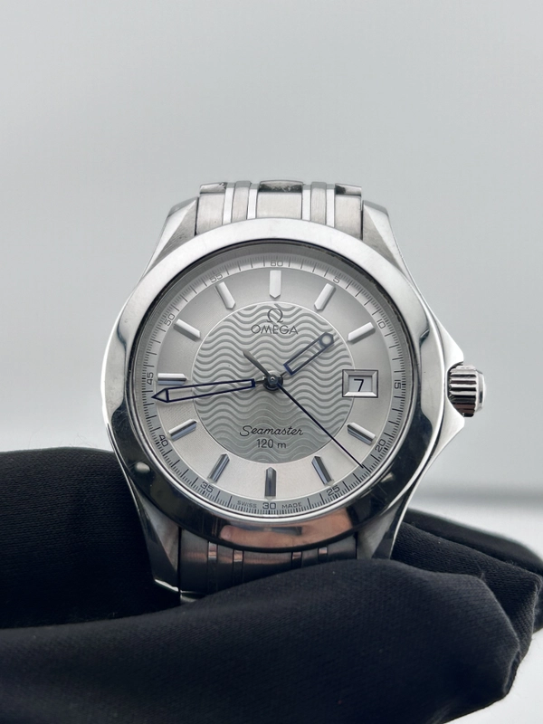 Omega Seamaster 120m Silver Dial on Stainless Steel Ref. 251131 Complete 2003 view 2
