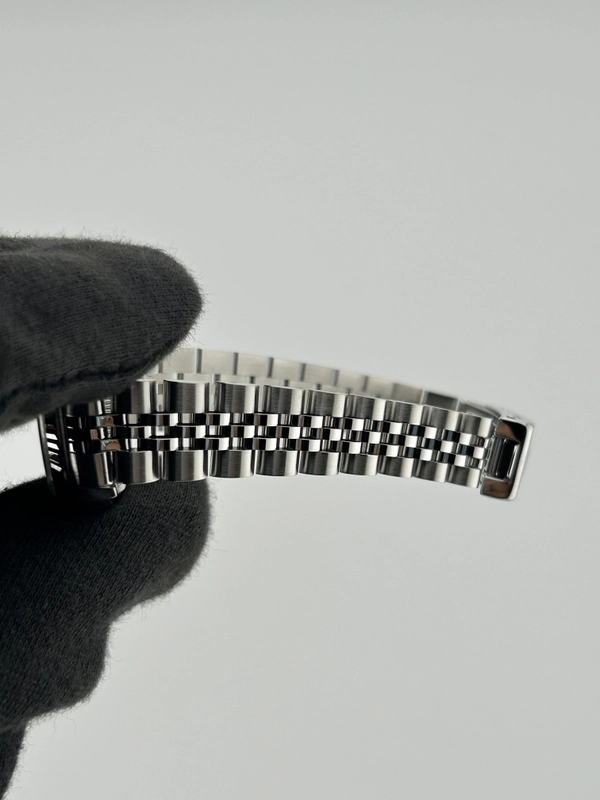 Rolex Datejust Lady Champagne Stick Dial on Jubilee Ref. 69174 Papers 1994 view 5