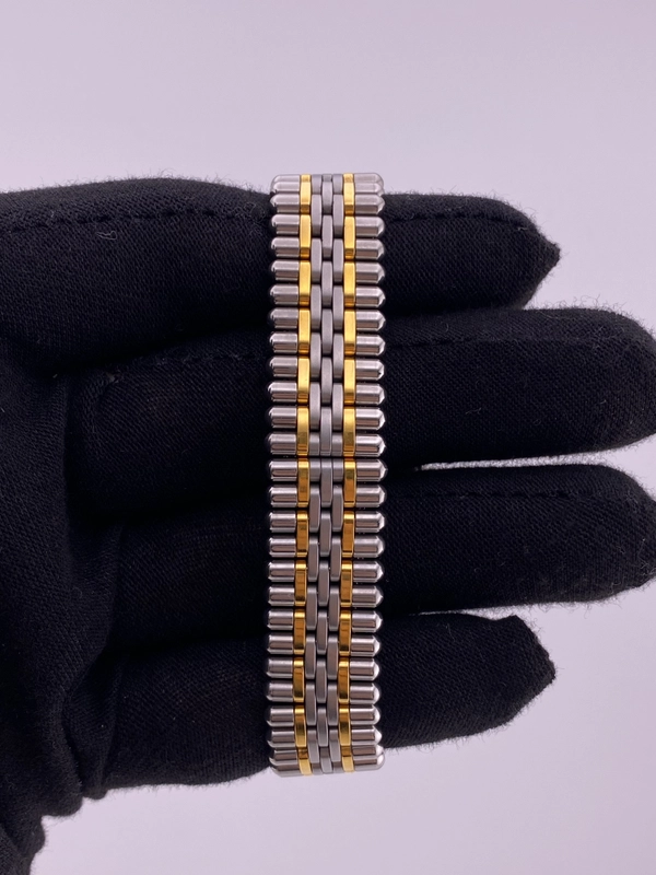 Cartier 21 Must de Cartier White Dial on 2 Tone Bracelet Ref. 125000P view 4