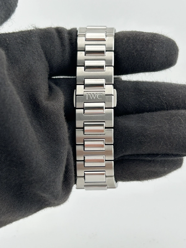 Iwc Ingenieur Automatic Aqua Dial on Stainless Steel Bracelet Ref. IW328903 Complete 2026 view 4