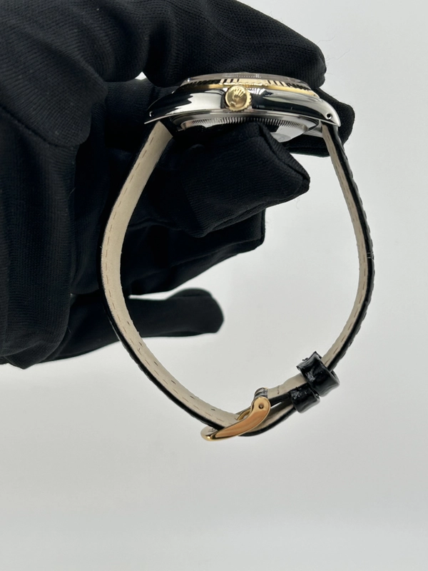 Rolex Datejust 36 Champagne Diamond Dial on Generic Black Leather Strap Ref. 16233 1989 view 6