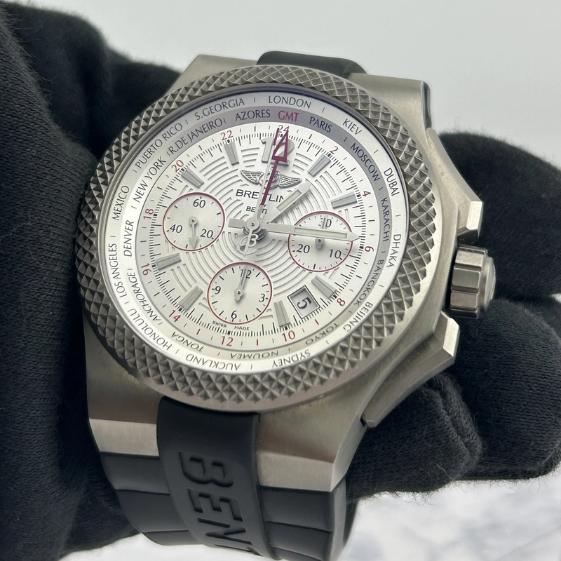 Breitling Bentley GMT Sliver Dial on Rubber & Metal Buckle Ref. EB0433/EB043335/G801 Papers 2017 view 2