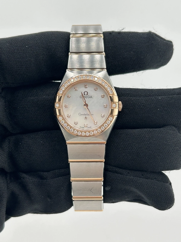 Omega Constellation White Mop Dial on Rose Gold And Stainless Steel Bracelet Ref. 131.25.25.60.55.001 view 2
