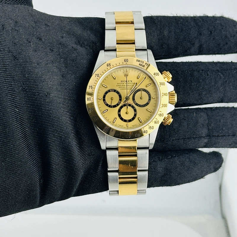 Rolex Daytona Champagne Dial on Oyster Ref. 16523 Papers 1996 view 2