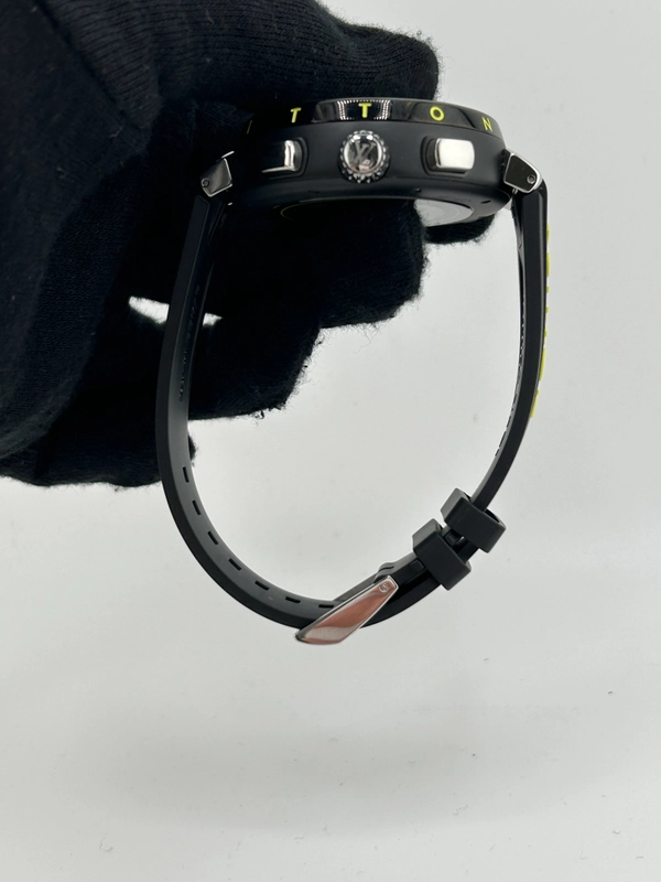 Louis Vuitton Tambour Street Diver Black Dial on Black Rubber Band Ref. QA167 view 6