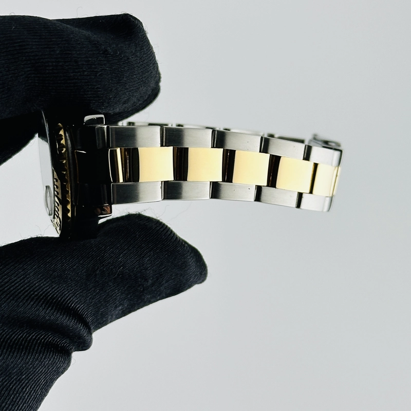 Rolex Yacht-Master Ladies White Dial on Oyster Ref. 69623 1997 view 5