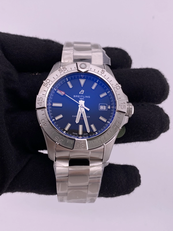Breitling Avenger Automatic Black Dial on Bracelet Ref. A17328101B1A1 Complete 2026 view 2