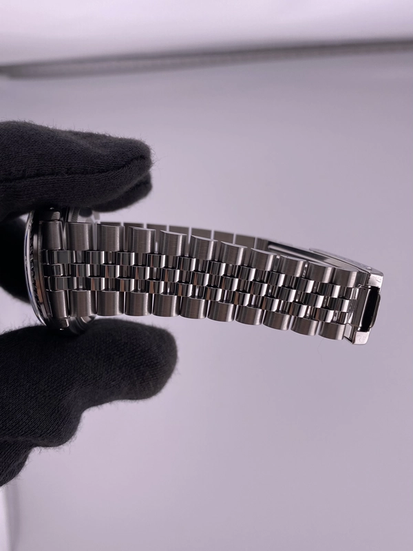Rolex Datejust Silver Stick Dial on Jubilee Ref. 16030 view 5