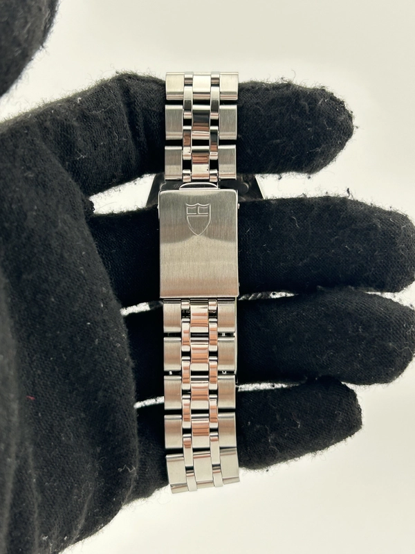 Tudor Prince Date Mini-Sub Black Dial on Stainless Steel Bracelet Ref. 73190 view 4