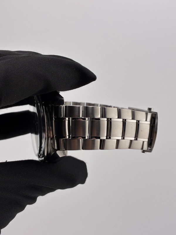 Omega Speedmaster Black Dial on Stainless Steel Bracelet Ref. 3507.51 view 5