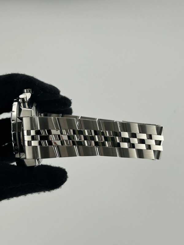 Breitling Bentley Motors T Speed Silver Dial on Stainless Steel Bracelet Ref. A25365/A257G75SPS Papers 2009 view 5