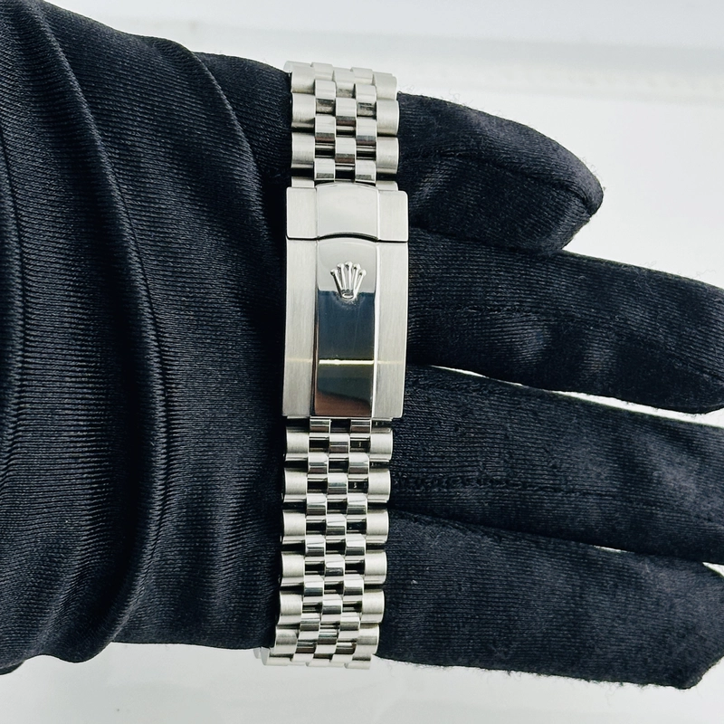 Rolex Datejust Silver Index Dial on Jubilee Ref. 126300 Card 2018 view 4