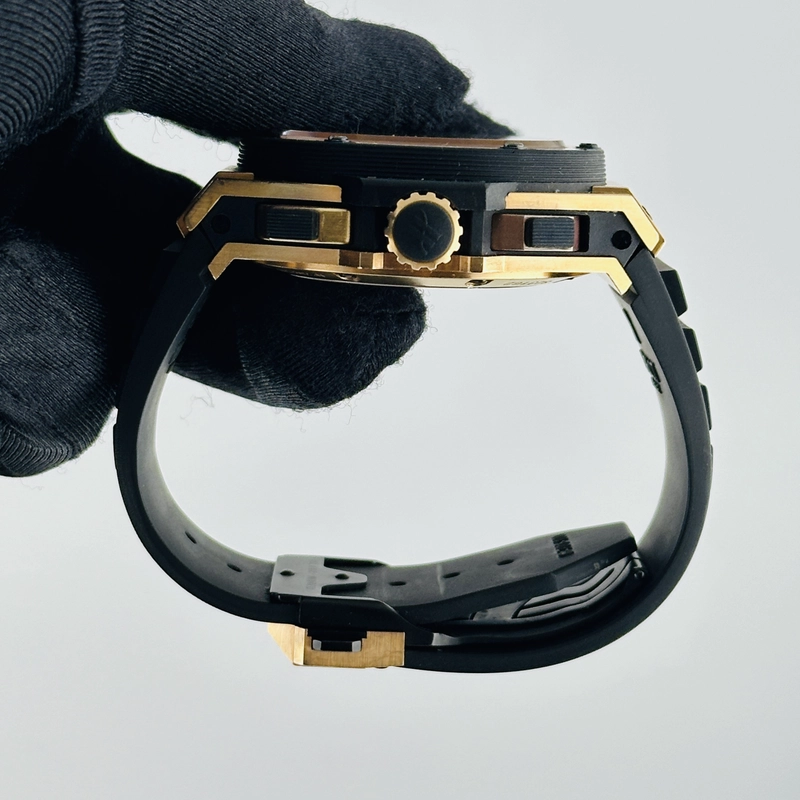 Hublot King Power Foudroyante Black Dial on Rubber Rose Gold Folding Clasp Ref. 715.PX.1128.RX 18K view 6