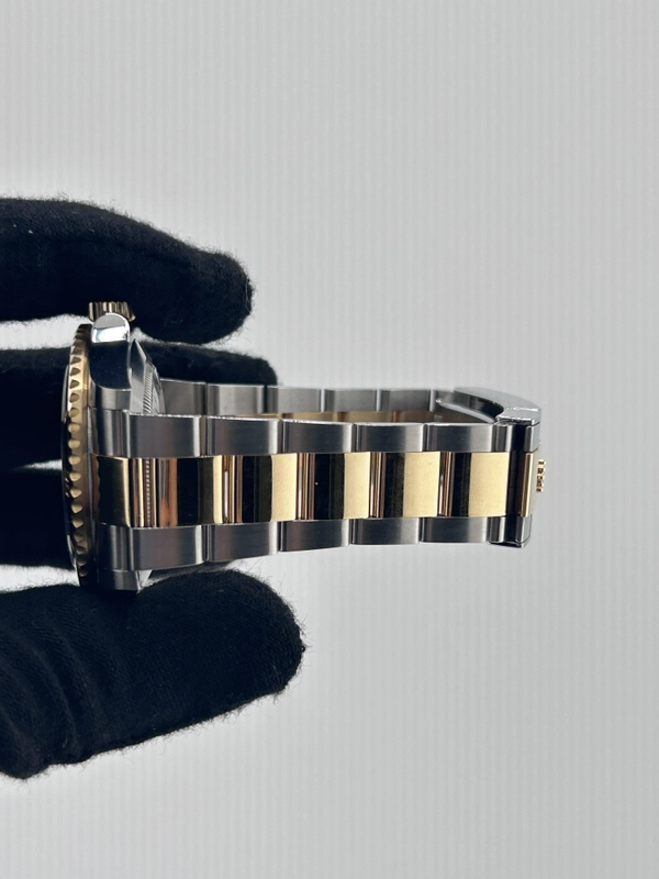 Rolex Submariner Black Dial on Oyster Ref. 126613LN Card 2021 view 5