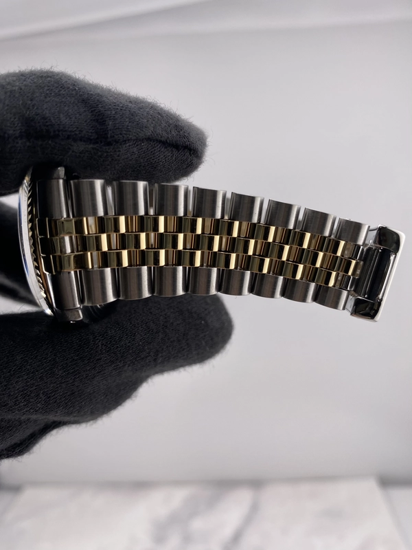 Rolex Datejust Champagne Stick Dial on D Link Jubilee Bracelet Ref. 16013 1987 view 5