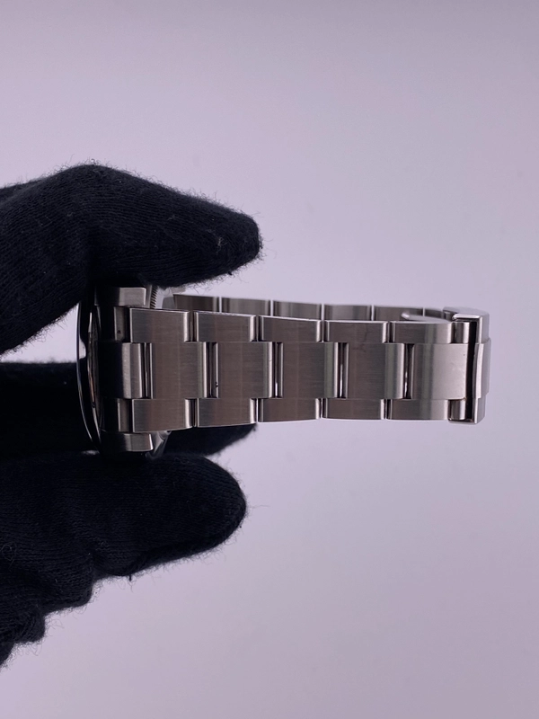 Rolex Airking Black Dial on Oyster Ref. 116900 Card 2017 view 5