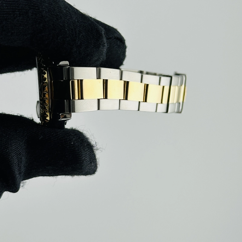 Rolex Yacht-Master Ladies White Dial on Oyster Bracelet Ref. 69623 1998 view 5