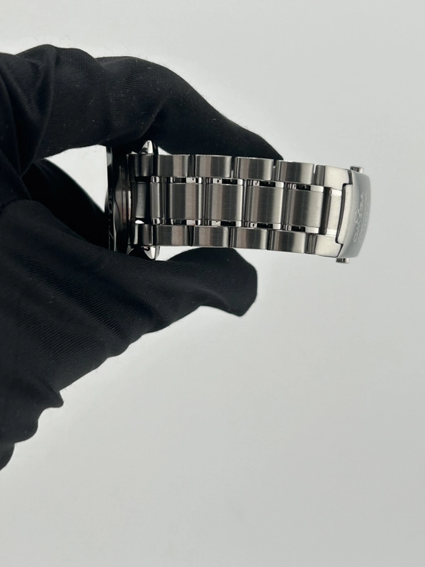 Omega Seamaster Pro 300M Black Wave Motif Dial on Stainless Steel Bracelet Ref. 2252.50 view 5