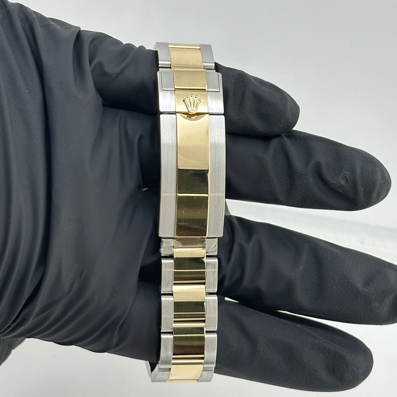 Rolex Submariner Black Dial on Oyster Bracelet Ref. 116613LN Card 2020 view 4