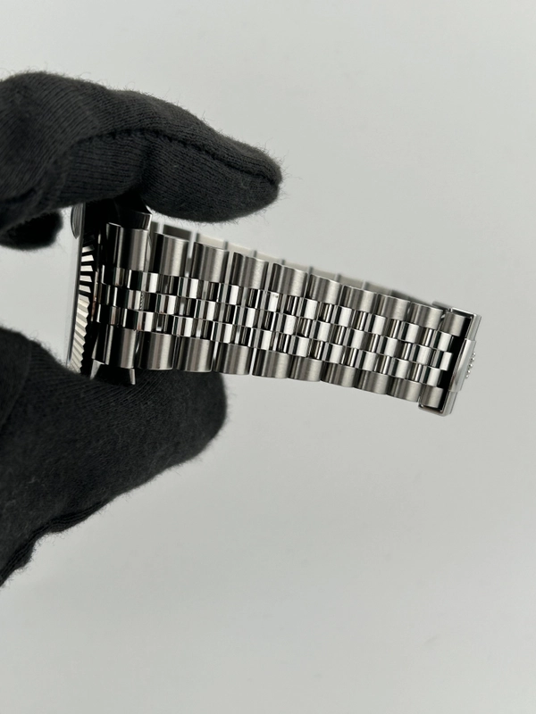 Rolex Datejust 41 Blue Roman Numerals Dial on Jubilee D Link Bracelet Ref. 126334 Card 2024 view 5
