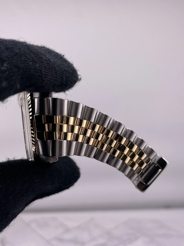 Rolex Datejust Champagne Stick Dial on D Link Jubilee Bracelet Ref. 16013 1986 view 5