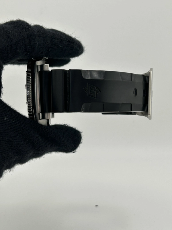 Panerai Luminor Submersible 3 Days Black Dial on Black Rubber Strap Ref. PAM00683 Complete 2019 view 5