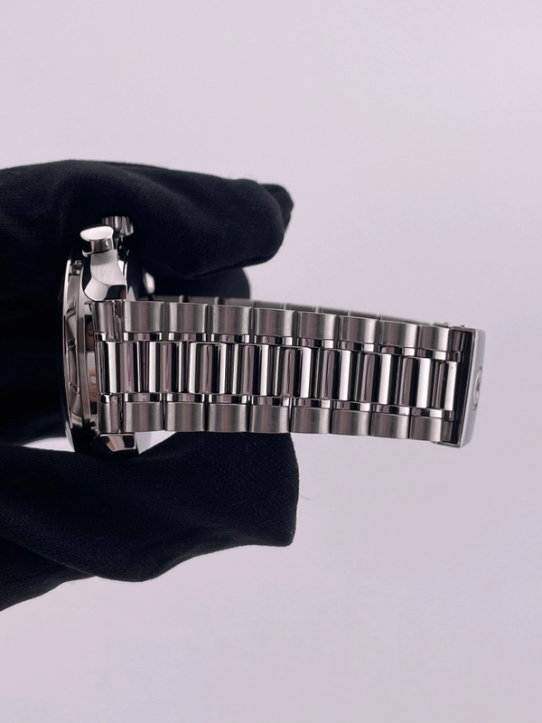 Omega Speedmaster Reduced Black Dial on Stainless Steel Bracelet Ref. 3510.5 view 5