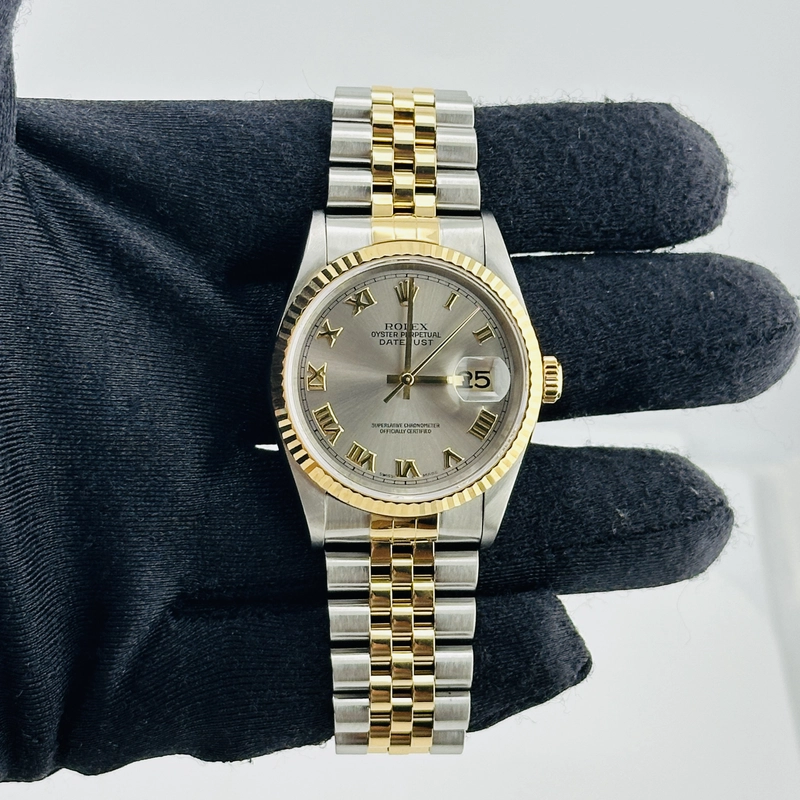 Rolex Datejust Silver Roman Dial on D Link Jubilee Bracelet Ref. 16233 1996 view 2