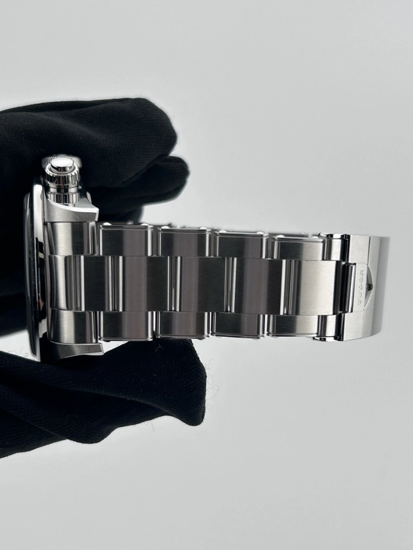 Tudor Black Bay Chrono Opaline Dial on Stainless Steel Bracelet Ref. M79360N-0002 Complete 2023 view 5