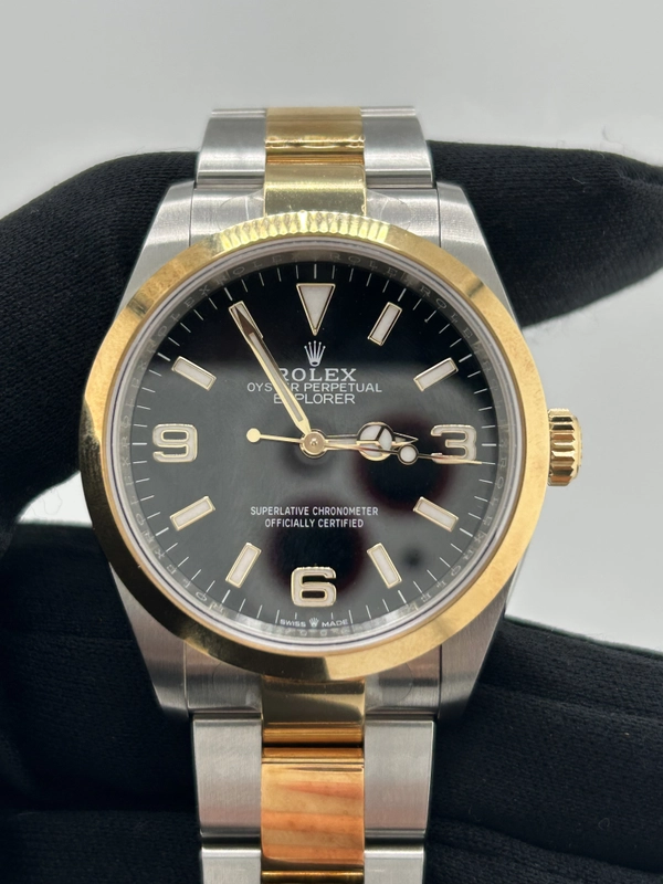 Rolex Explorer I Black Dial on Oyster Ref. 124273 Card 2022 view 3