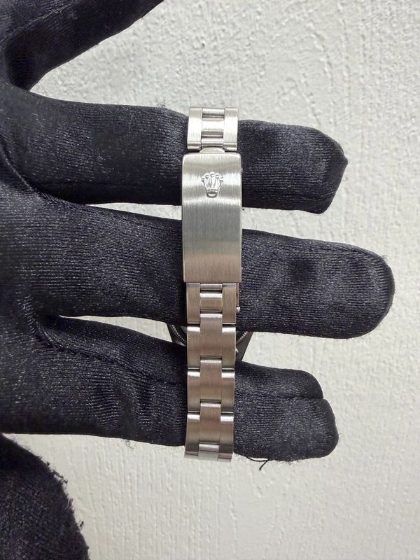 Rolex Datejust Silver Dial on Oyster Ref. 69190 1997 view 3