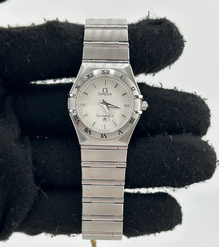 Omega Constellation Silver Dial on Stainless Steel Bracelet Ref. 1572.30.00 Card 2011 view 2