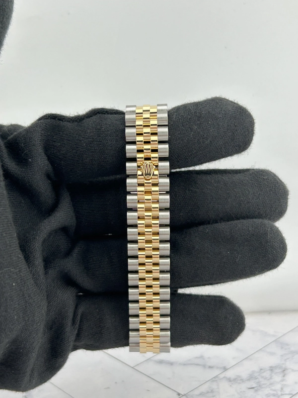 Rolex Datejust Champagne Index Dial on D Link Jubilee Bracelet Ref. 278273 Complete 2026 view 4