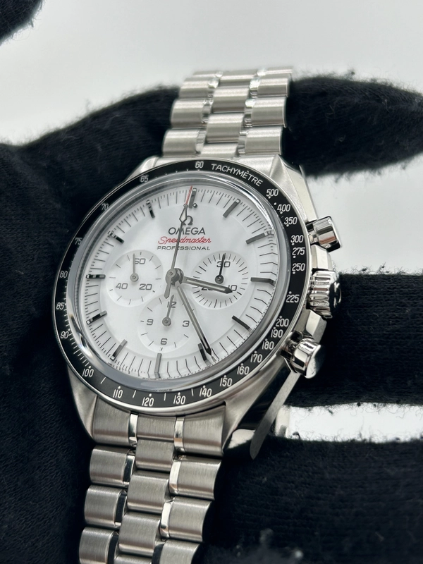 Omega Speedmaster Moonwatch Professional White Dial on Bracelet Ref. 310.30.42.50.04.001 Complete 2024 view 3