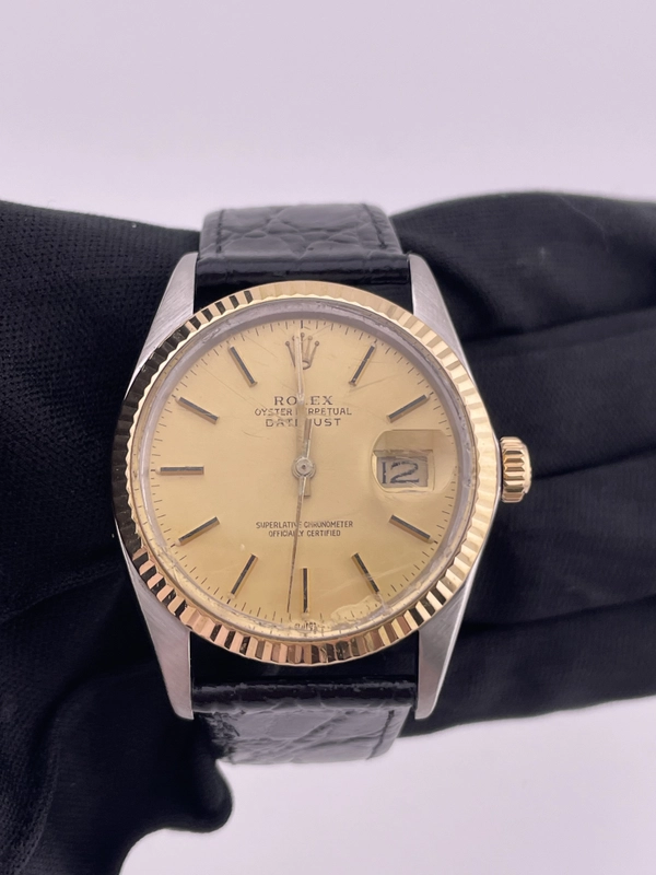 Rolex Datejust 36 Champagne Stick Dial on Generic Black Leather Strap Ref. 16013 1987 view 2