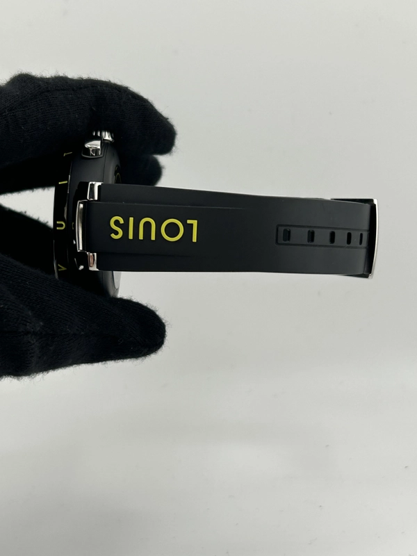 Louis Vuitton Tambour Street Diver Black Dial on Black Rubber Band Ref. QA167 view 5