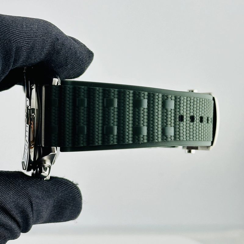 Breitling Chronomat B01 Green Dial on Rubber Strap Ref. AB0134101L2S1 Card Open Date view 6