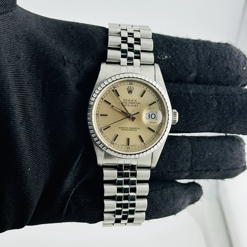 Rolex Datejust Silver Stick Dial on Jubilee Ref. 16220 1991 view 2