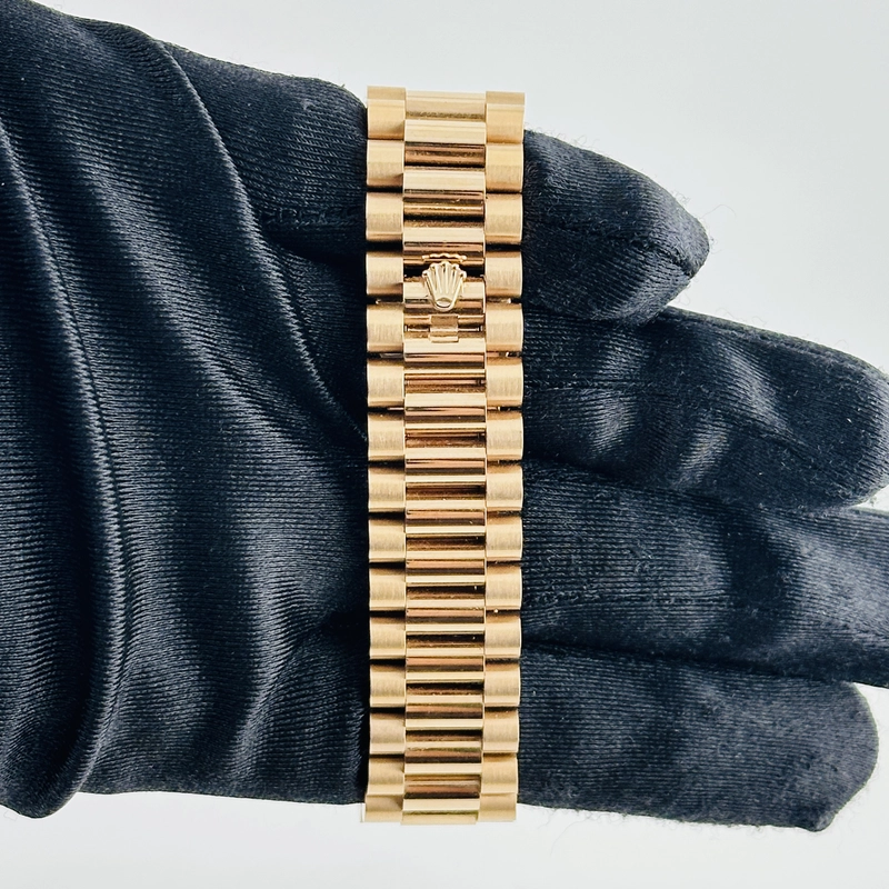 Rolex Day-Date 40 Chocolate Bevelled Roman Dial on President Ref. 228235 Complete 2024 view 4