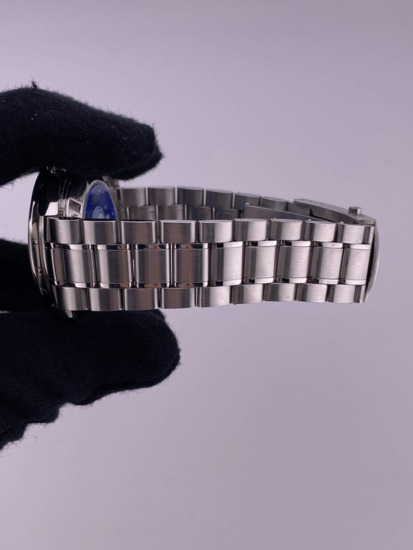 Omega Speedmaster Moonwatch "Snoopy" Black Snoopy Dial on Bracelet Ref. 3578.51.00 view 5