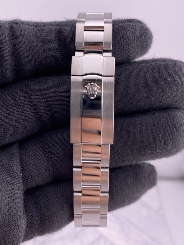 Rolex Datejust 31 Blue Roman Dial on Oyster Ref. 278240 Card 2023 view 4