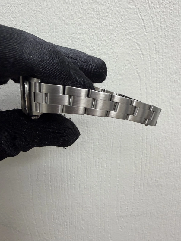 Rolex Datejust Silver Dial on Oyster Ref. 69190 1997 view 4